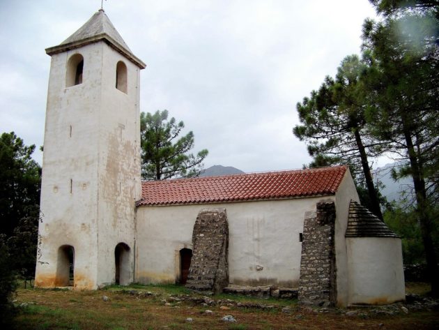 3a-starigrad-kostol-sv-petra-3-viii-2015